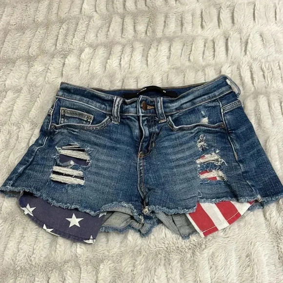 💛 Harper Raw Hem Distressed Shorts - Picture 1 of 5